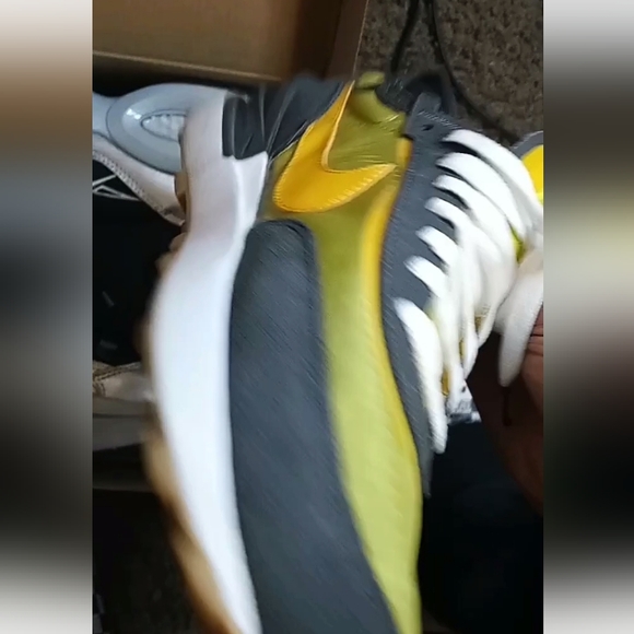 Nike shoes - Picture 3 of 3